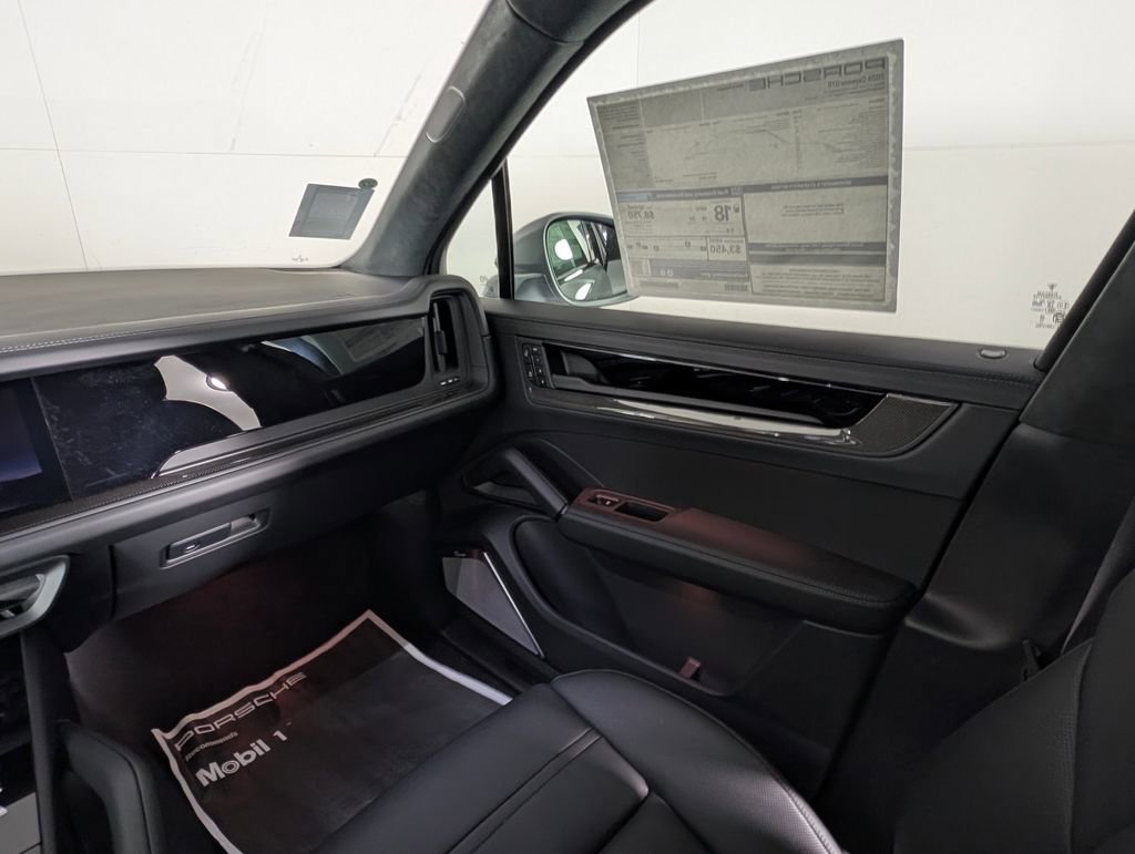 New 2026 Porsche Cayenne GTS image 24