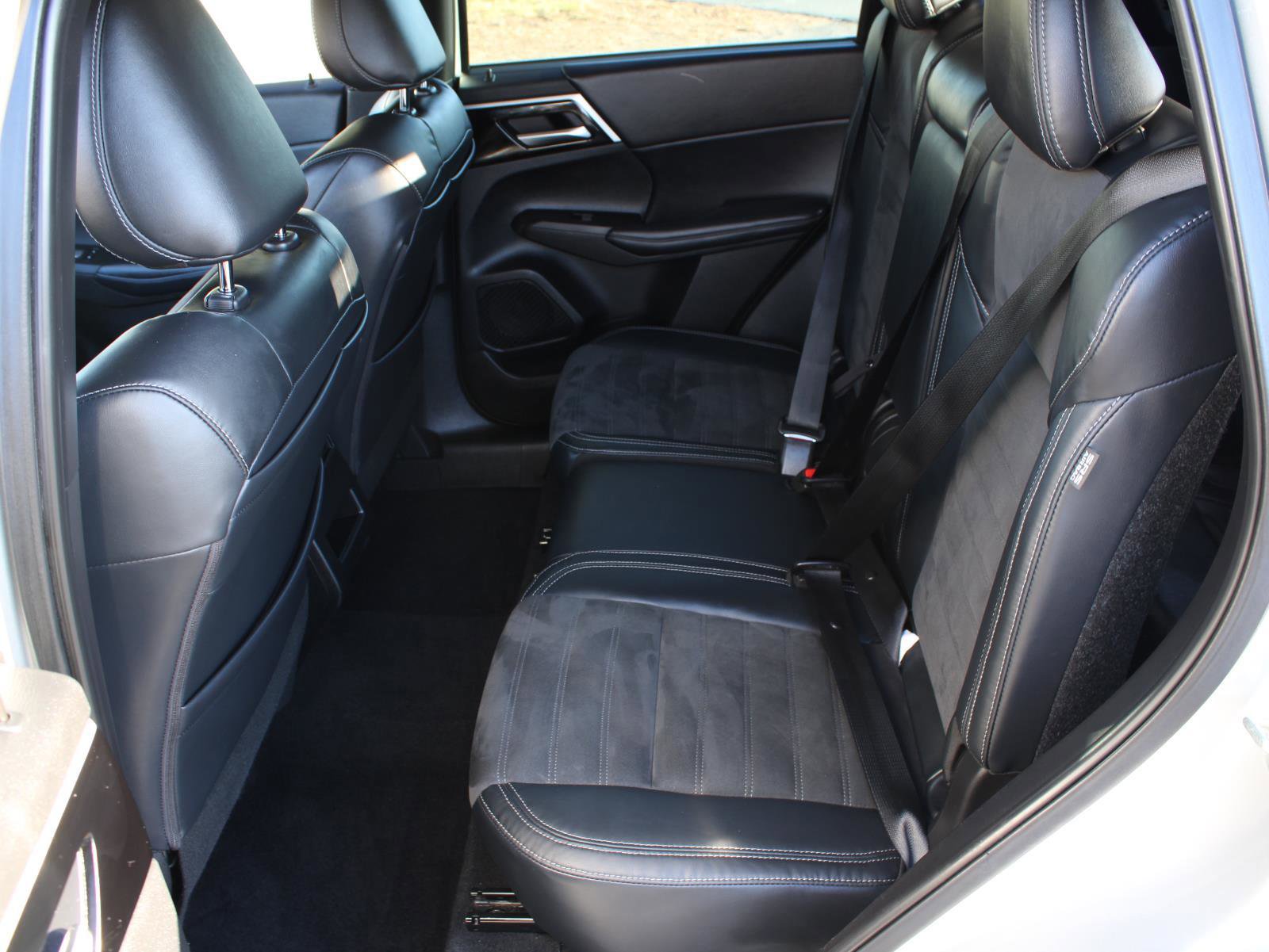 Used 2023 Mitsubishi Outlander SE image 14