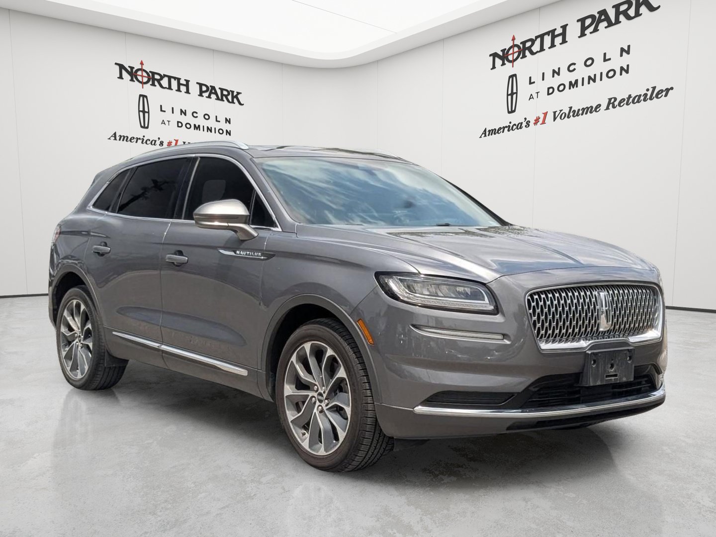 Used 2022 Lincoln Nautilus Reserve FWD image 1