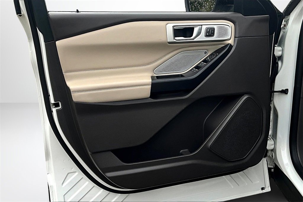 Used 2020 Ford Explorer Platinum w/ Premium Technology Package image 20