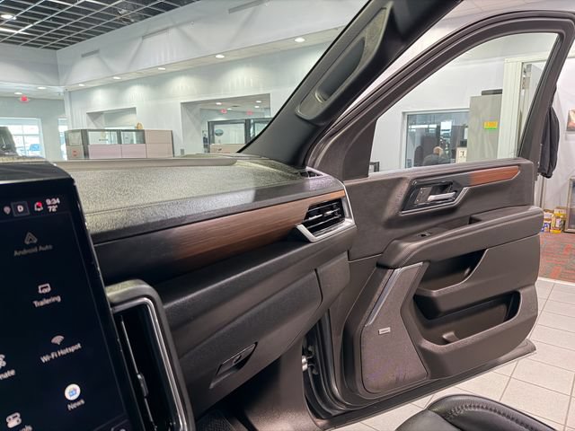 Used 2025 GMC Yukon XL Denali AWD/4WD image 25
