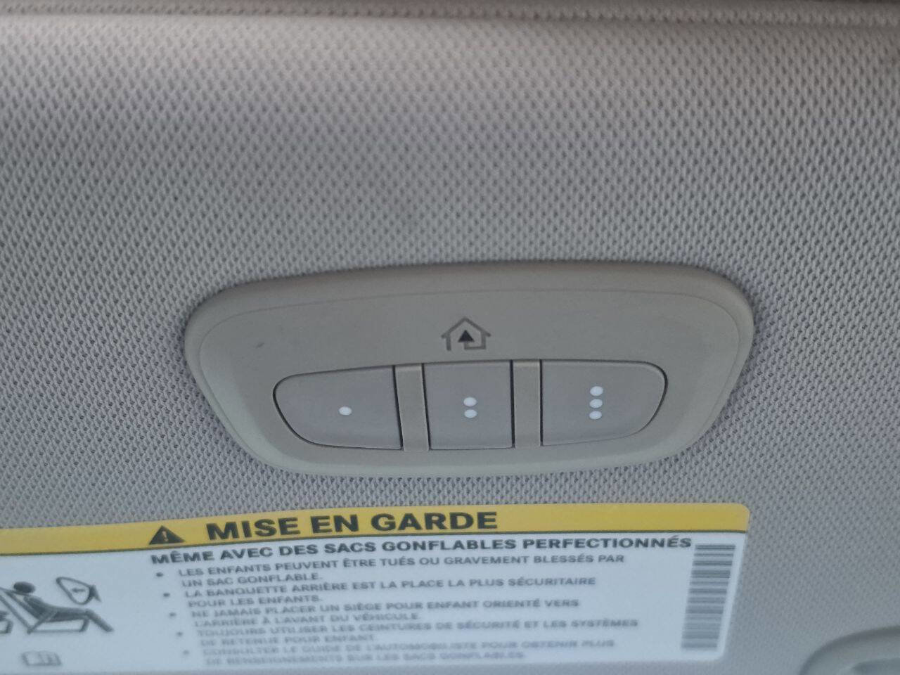 Used 2017 Chrysler Pacifica Limited w/ UConnect Theater Package FWD image 21