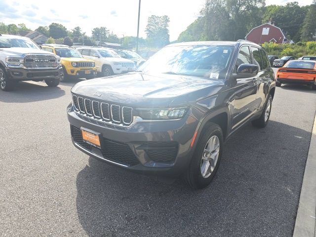 Used 2023 Jeep Grand Cherokee Laredo X AWD/4WD image 3