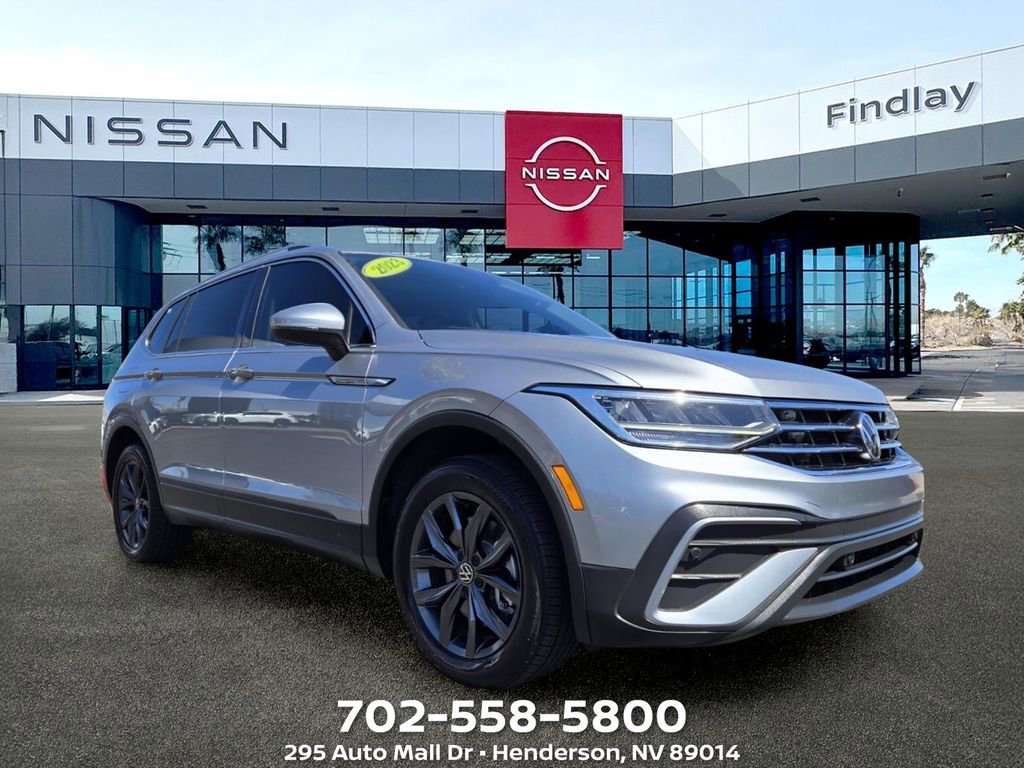 Used 2023 Volkswagen Tiguan SE w/ Panoramic Sunroof Package FWD image 1