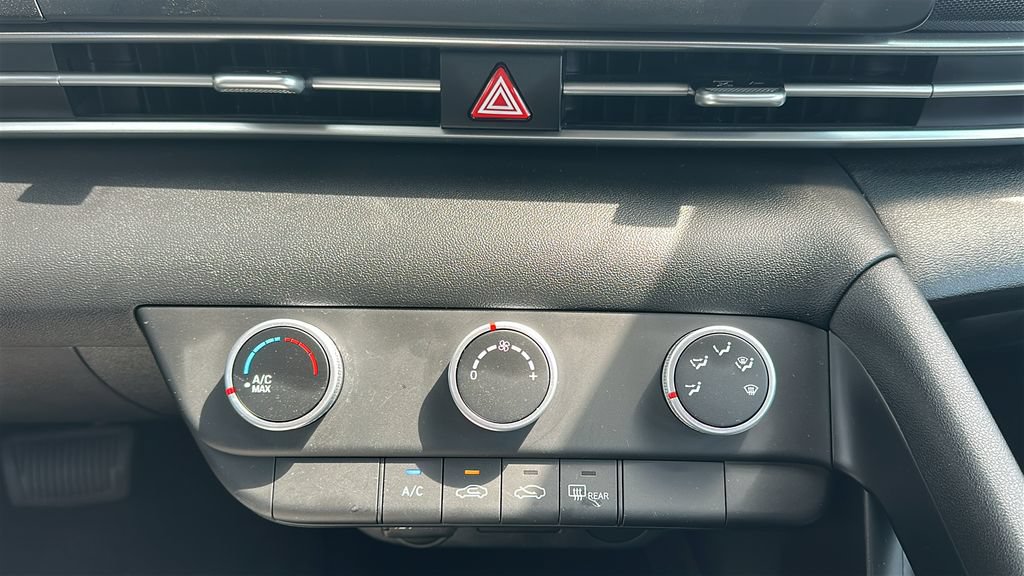 Used 2026 Hyundai Elantra SE FWD image 24