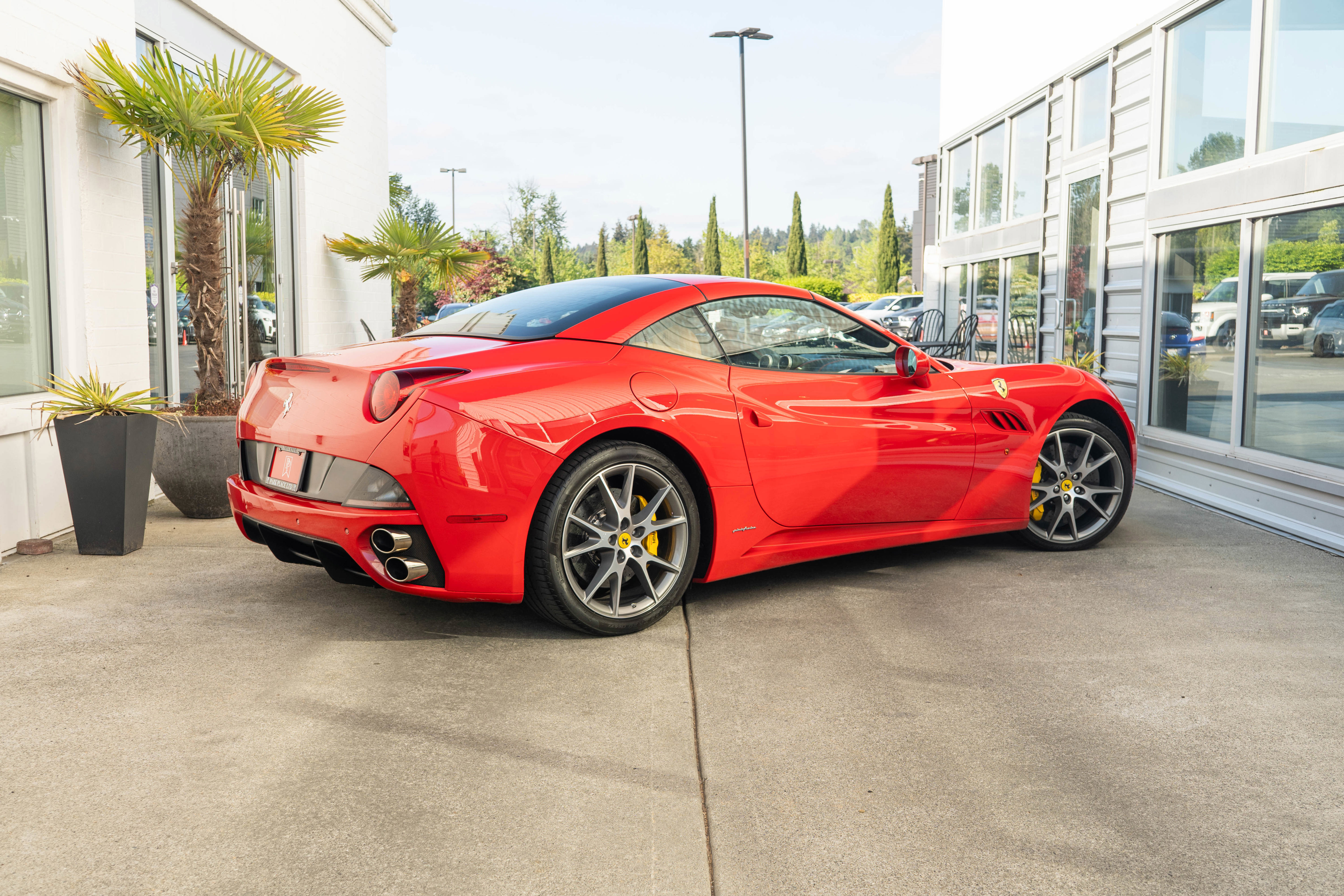 Used 2010 Ferrari California RWD image 8