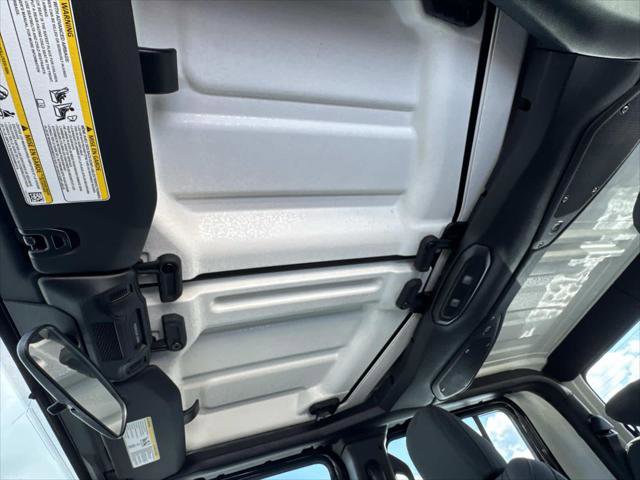 Certified 2025 Jeep Gladiator Sport AWD/4WD image 12