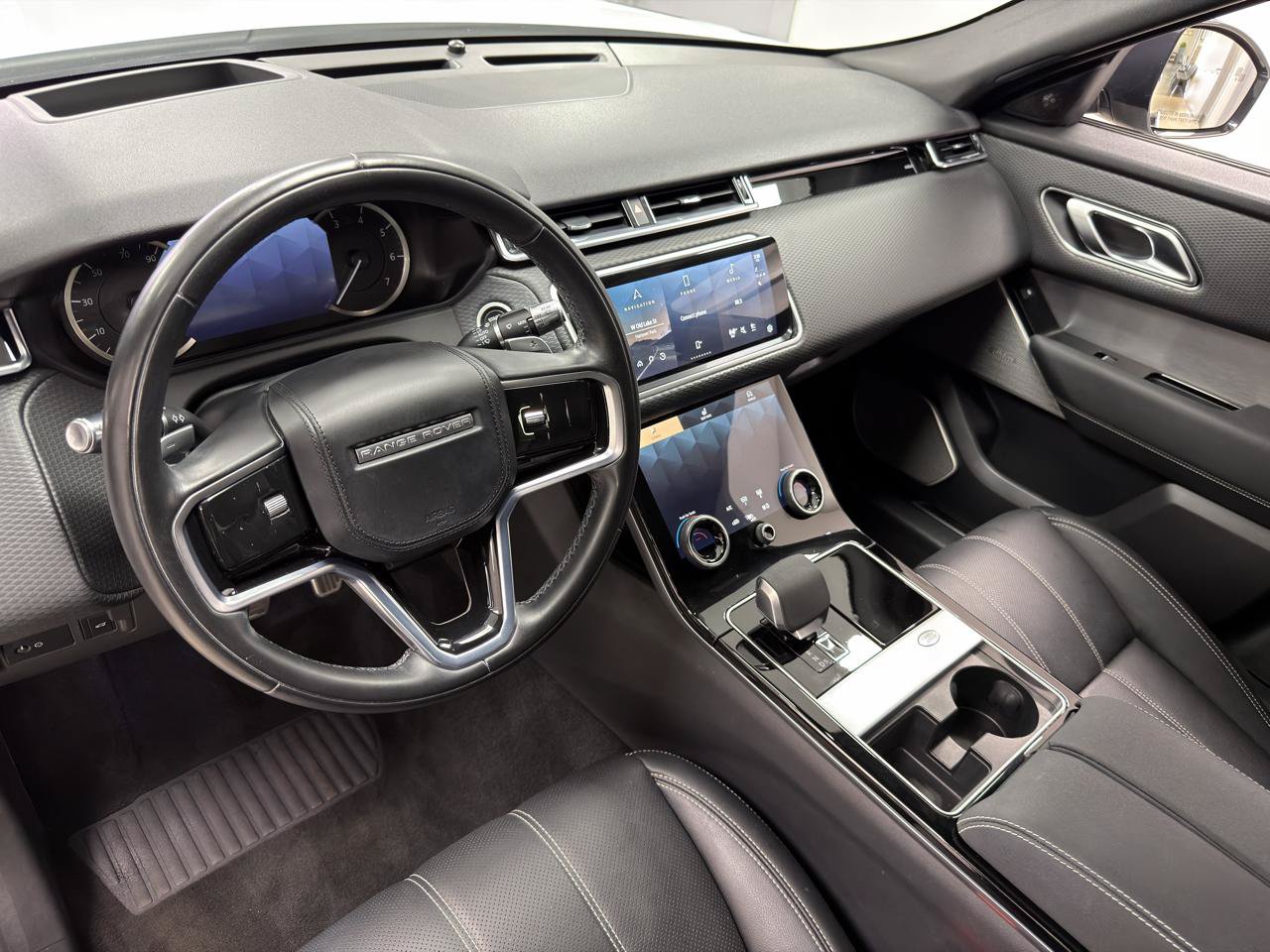 Used 2022 Land Rover Range Rover Velar R-Dynamic S AWD/4WD image 26