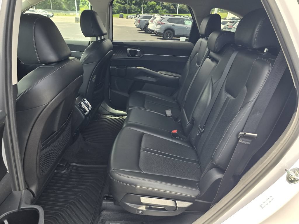 Used 2021 Kia Sorento S w/ Panoramic Sunroof Package FWD image 12