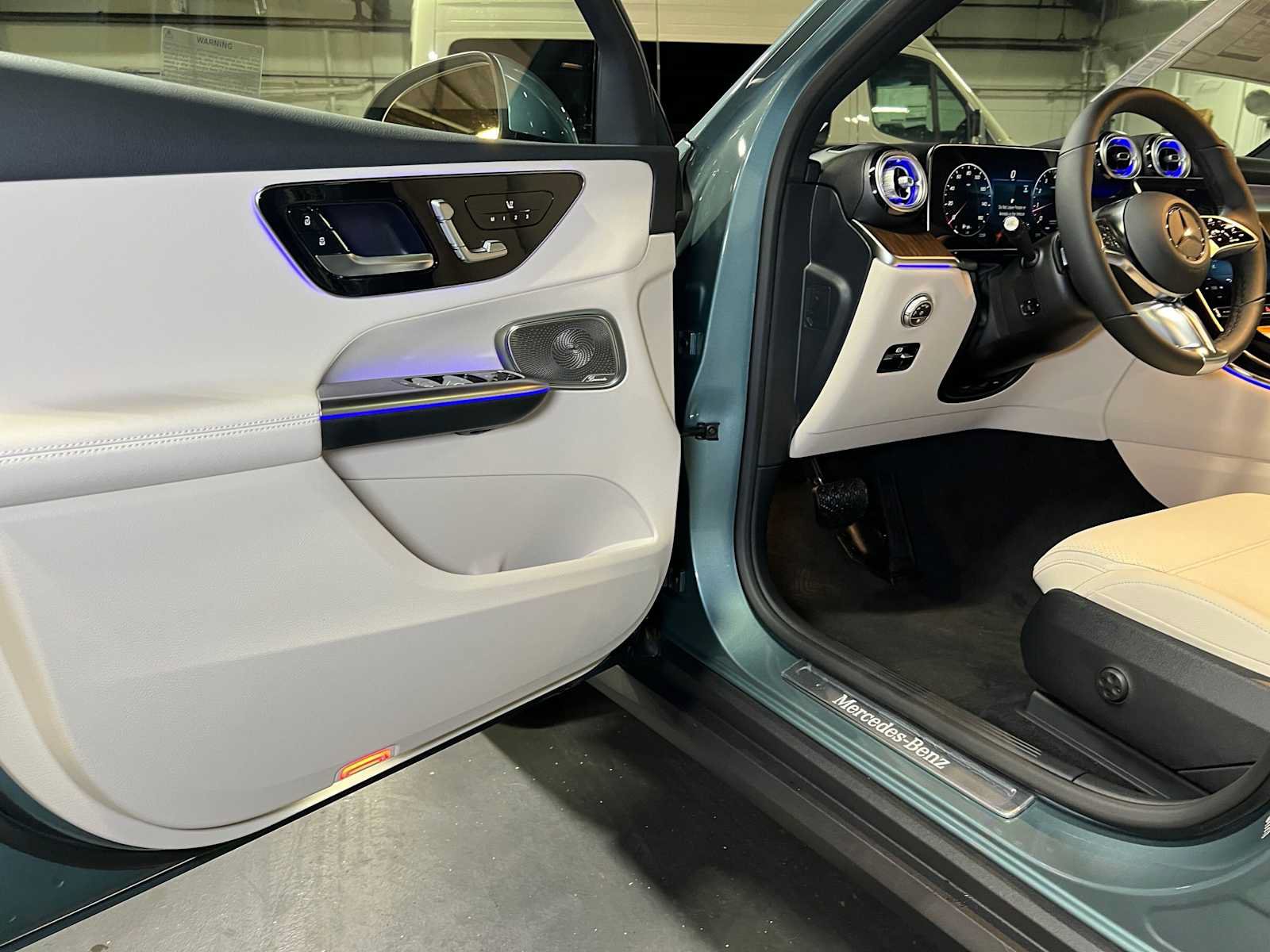 New 2027 Mercedes-Benz GLC 300 4MATIC image 21