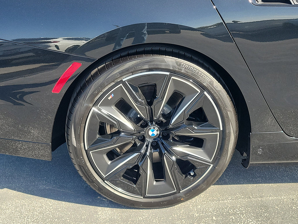 New 2026 BMW i7 M70 w/ Executive Package AWD/4WD image 6