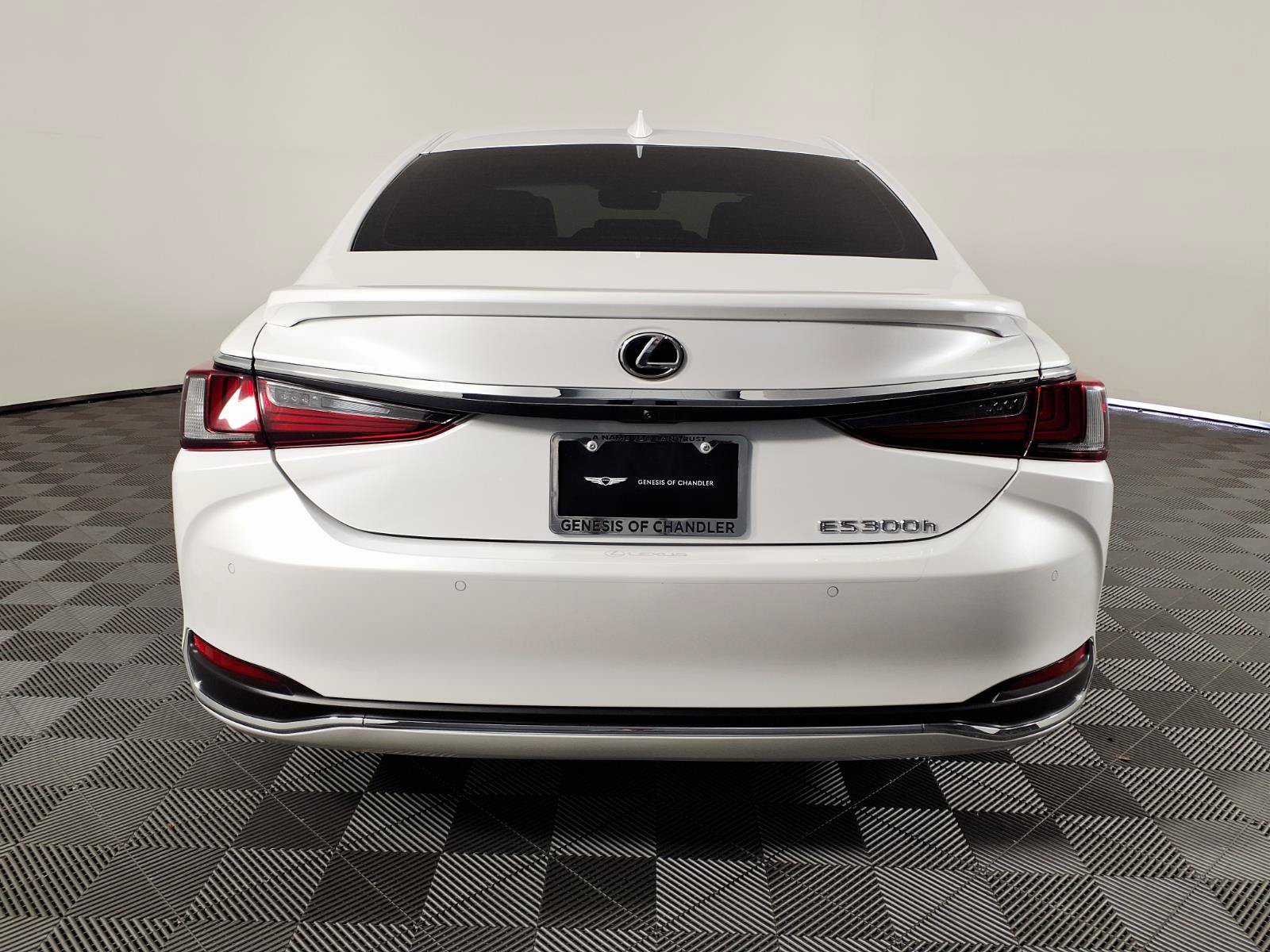 Used 2025 Lexus ES 300h w/ Premium Package FWD image 5