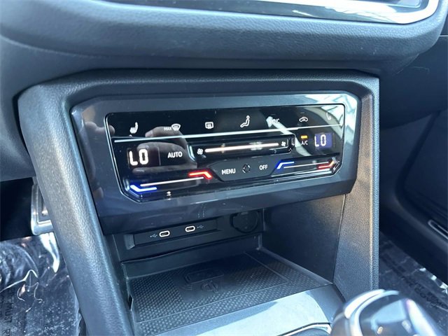 Certified 2022 Volkswagen Tiguan SE R-Line image 23