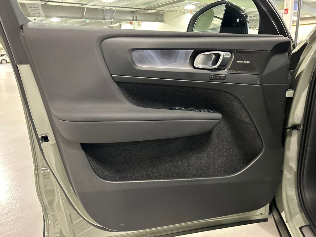 Certified 2024 Volvo C40 P8 Recharge Ultimate image 9