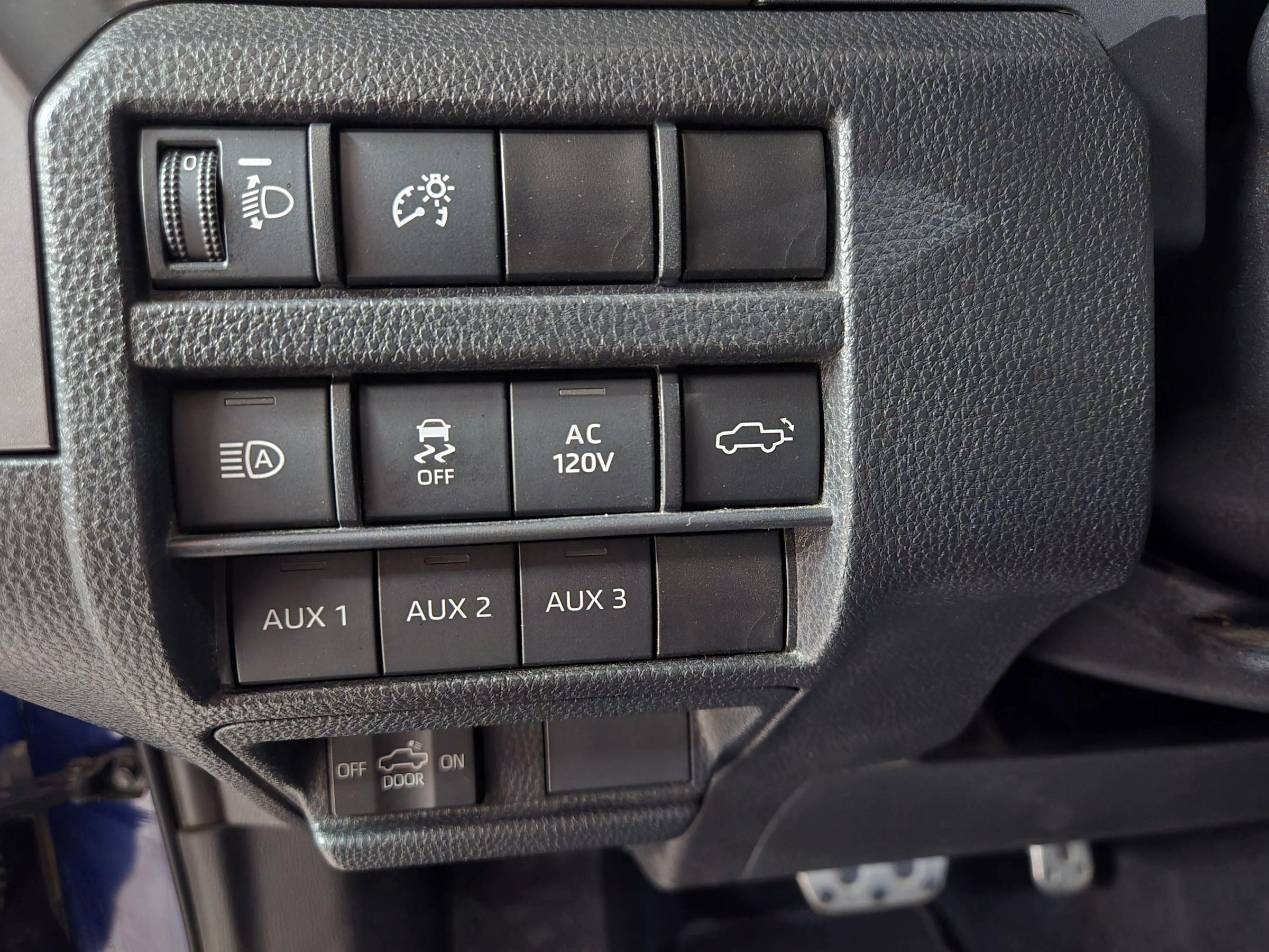 Used 2024 Toyota Tacoma TRD Sport w/ TRD Sport Premium Package AWD/4WD image 11