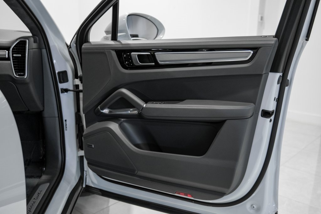 Used 2020 Porsche Cayenne Turbo image 40