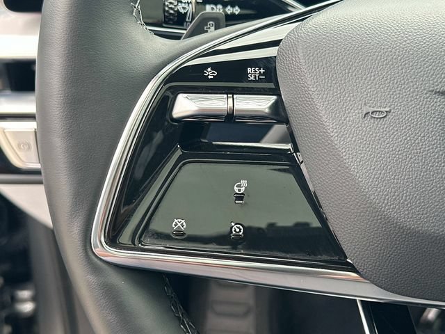 Certified 2025 Cadillac Lyriq Luxury w/ LPO, Floor Liner Package AWD/4WD image 9