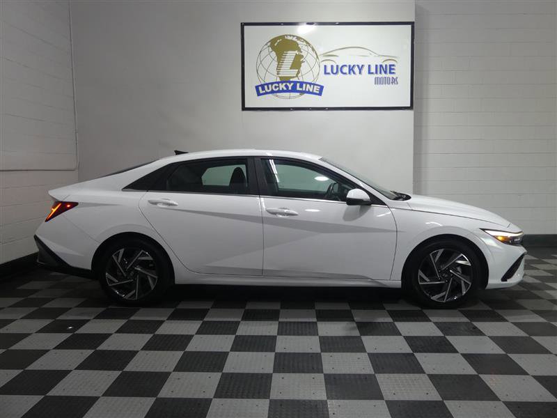 Used 2025 Hyundai Elantra Limited FWD image 6
