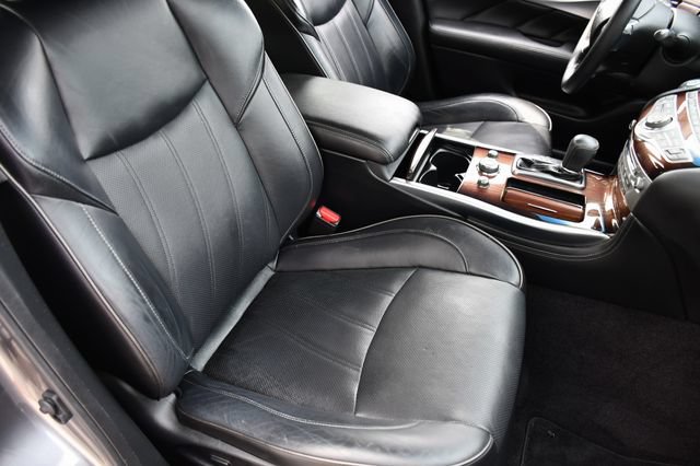 Used 2015 INFINITI Q70 3.7 w/ Deluxe Touring Package AWD/4WD image 31