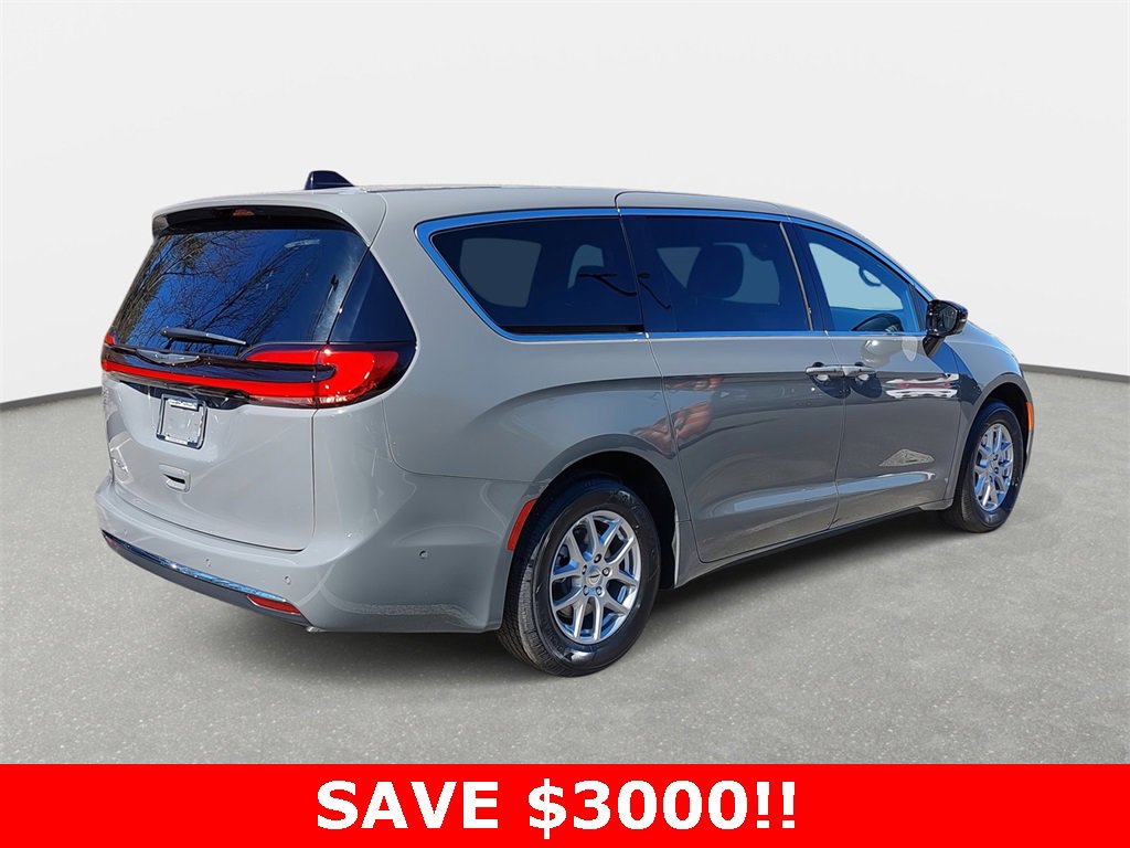 New 2025 Chrysler Pacifica Select image 5