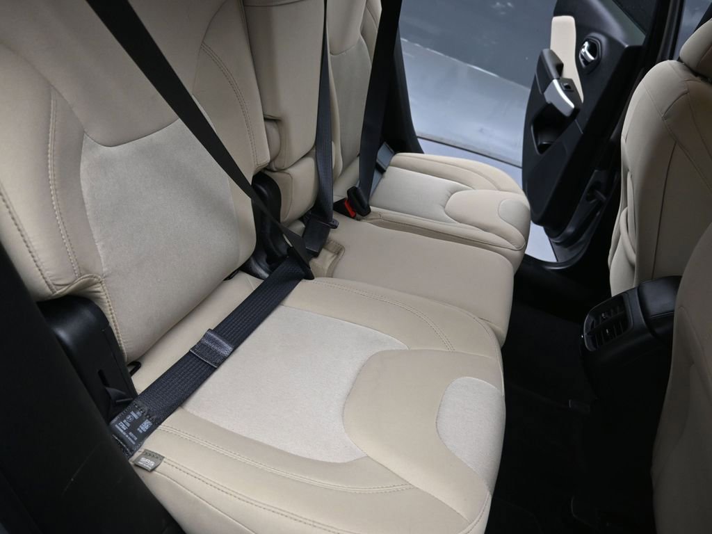 Used 2017 Jeep Cherokee Sport w/ Safety Group image 24