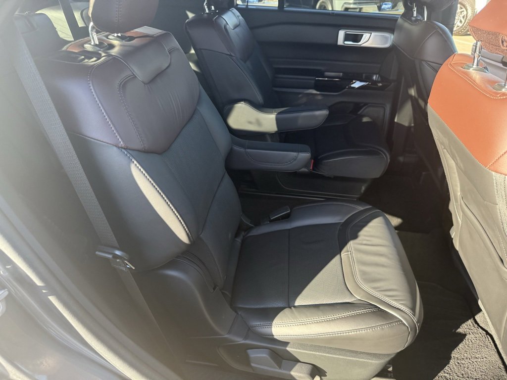 Used 2023 Ford Explorer Platinum w/ Technology Package image 34