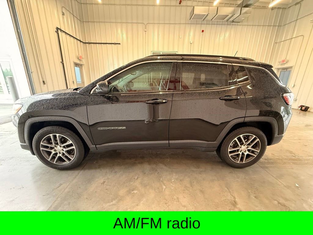 Used 2018 Jeep Compass Latitude w/ Popular Equipment Group FWD image 2