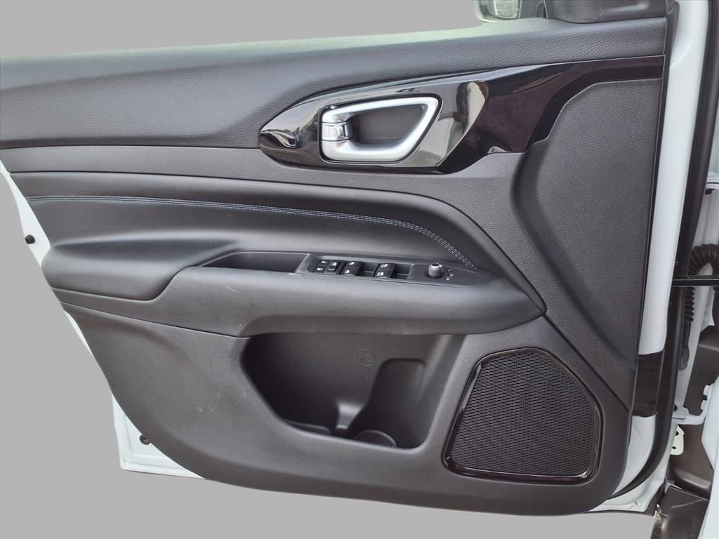 New 2026 Jeep Compass Latitude image 15