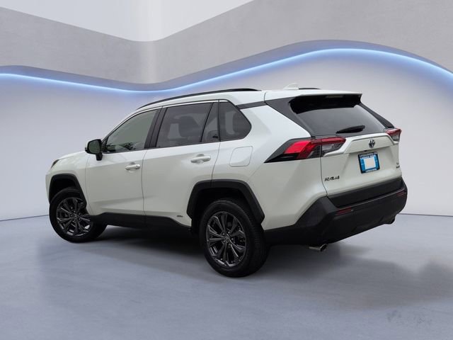 Used 2022 Toyota RAV4 XLE Premium AWD/4WD image 9