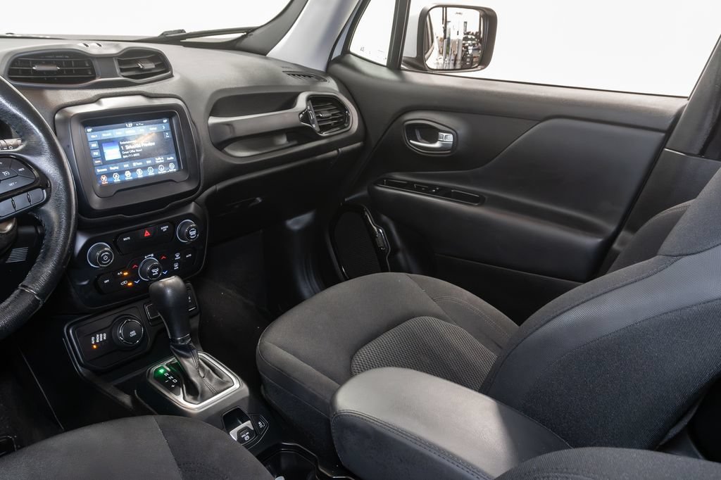 Used 2019 Jeep Renegade Altitude w/ Quick Order Package 2XM AWD/4WD image 11