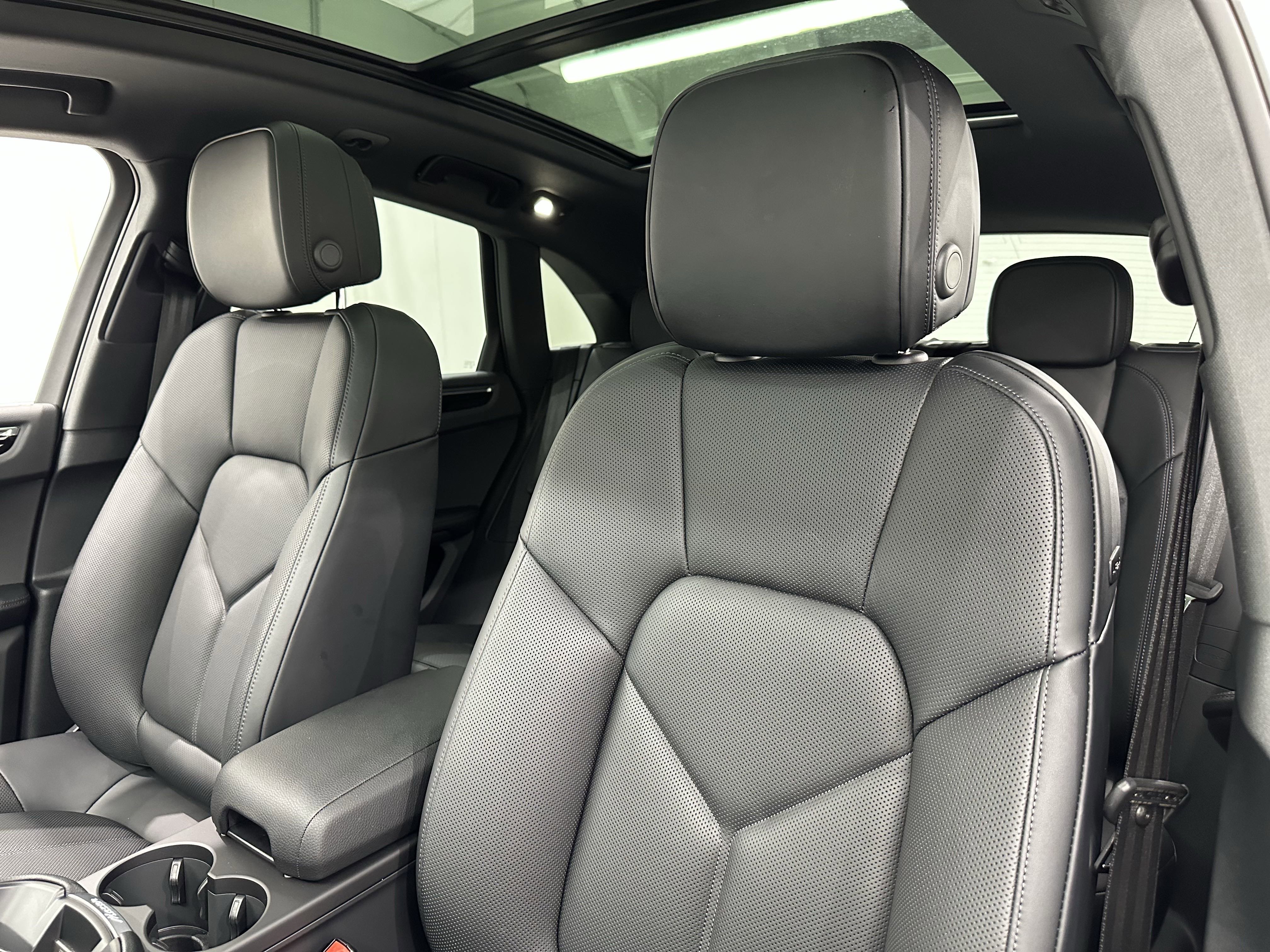 Certified 2025 Porsche Macan image 32