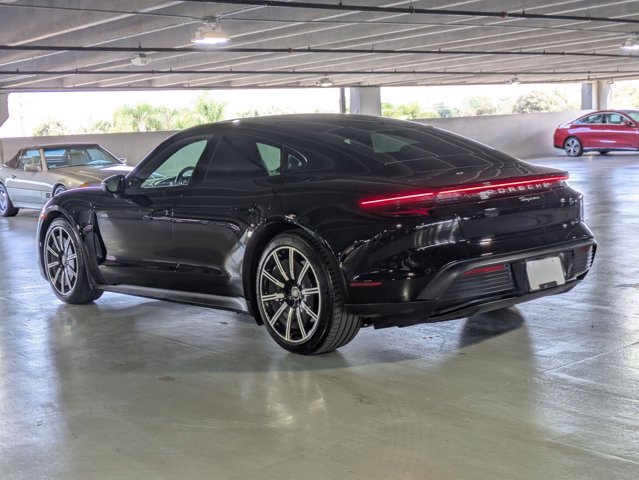Used 2022 Porsche Taycan image 8