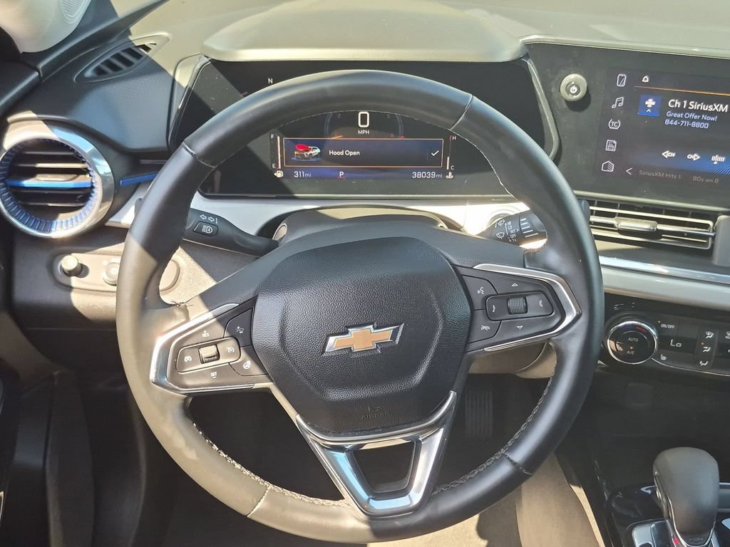 Used 2025 Chevrolet Trax LT w/ LT Convenience Package FWD image 23