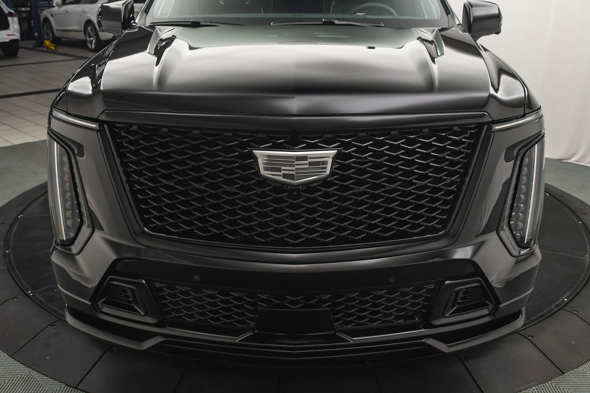 Used 2025 Cadillac Escalade V w/ LPO, ONYX Package image 33