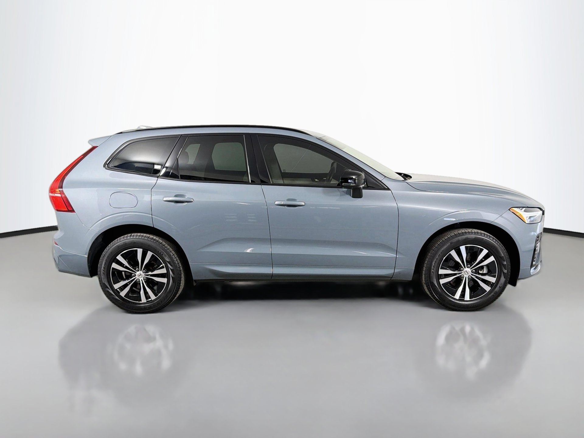 Certified 2024 Volvo XC60 B5 Core w/ Protection Package Premier AWD/4WD image 5