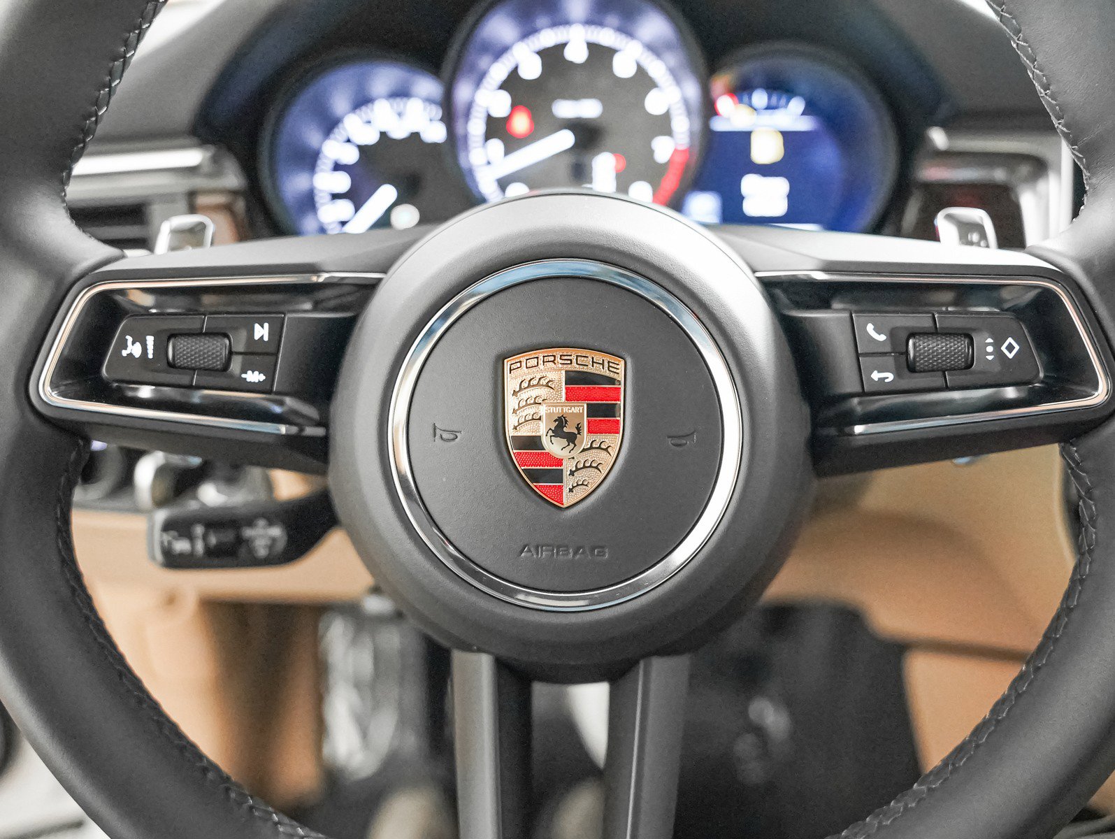 Certified 2025 Porsche Macan S image 17