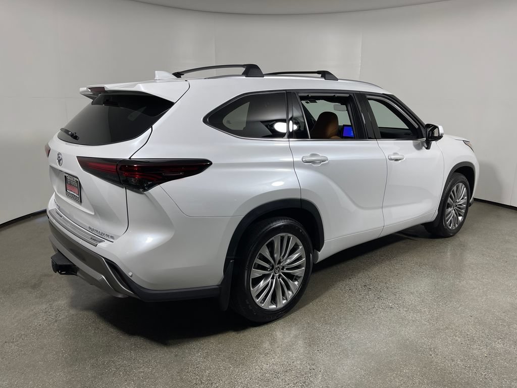 New 2026 Toyota Highlander Platinum AWD/4WD image 3