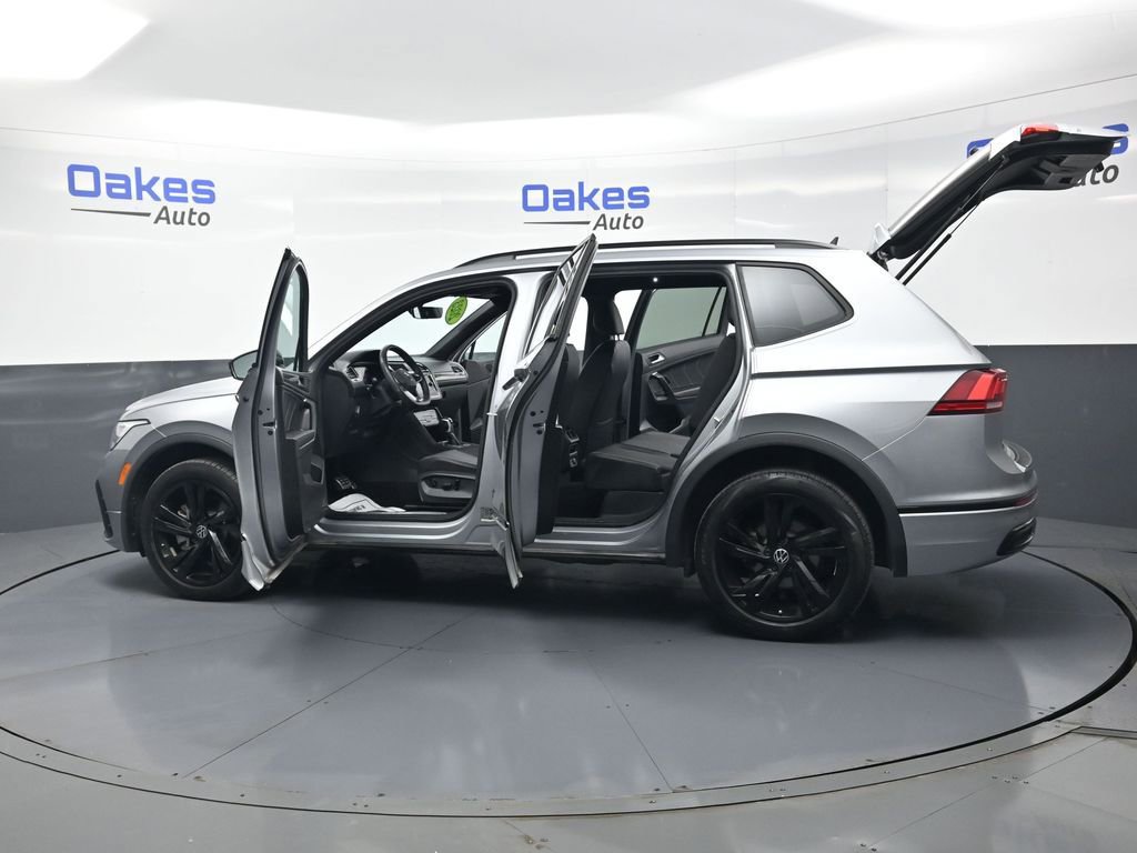 Used 2023 Volkswagen Tiguan SE R-Line FWD image 56