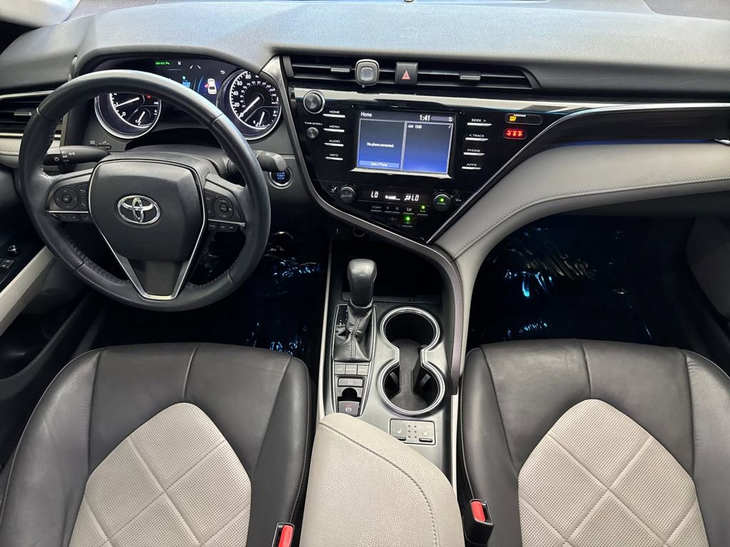 Used 2018 Toyota Camry XLE image 12