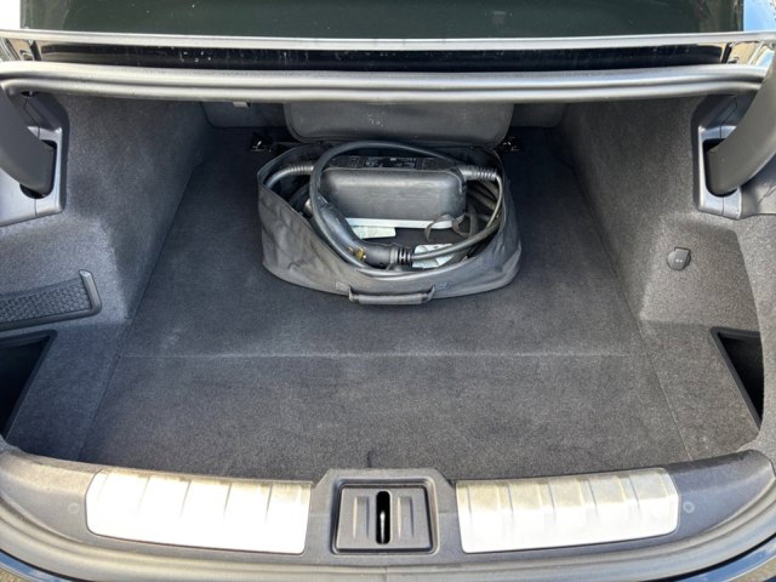 Used 2020 Porsche Taycan 4S w/ Premium Package image 19