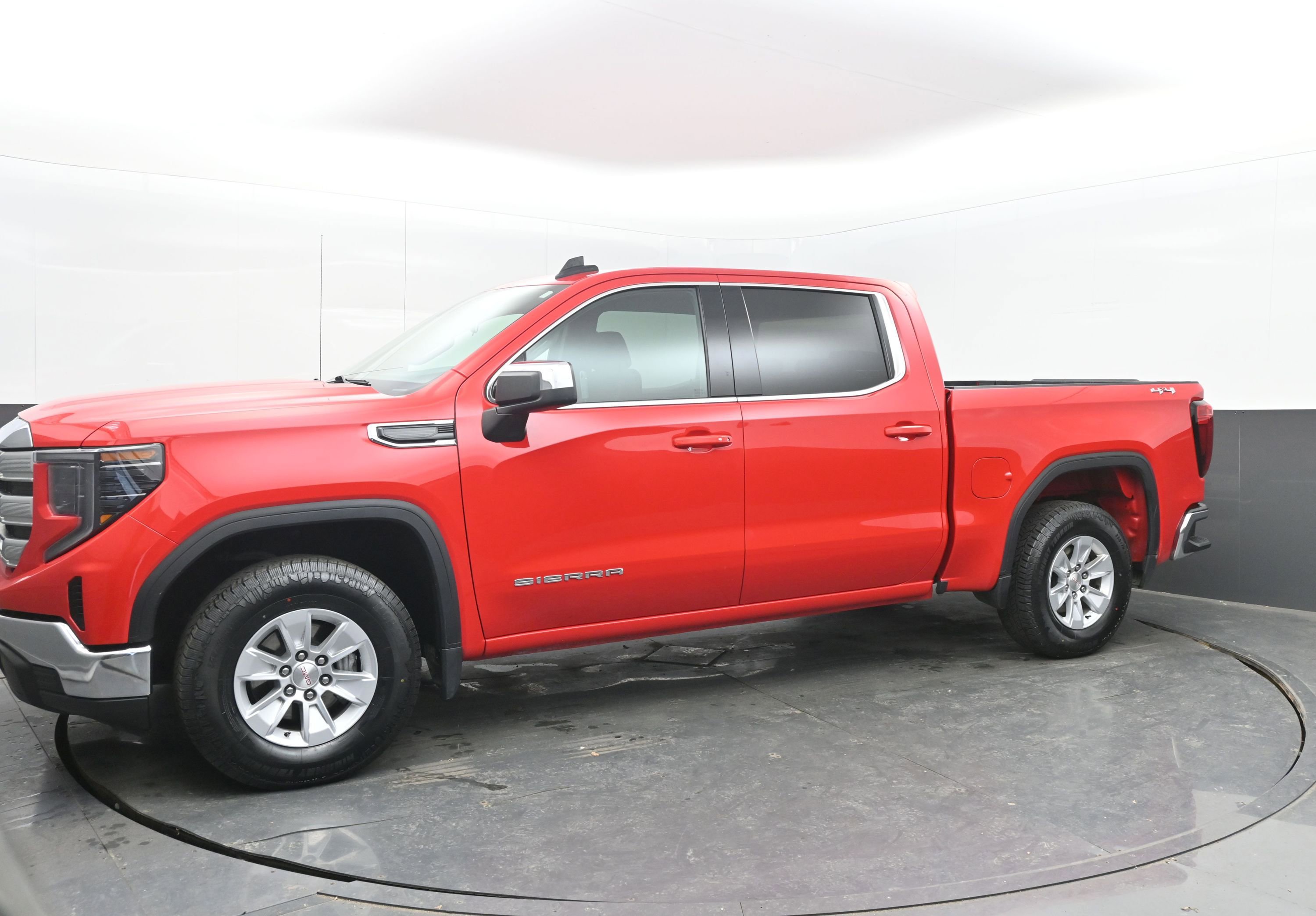 Used 2024 GMC Sierra 1500 SLE image 5