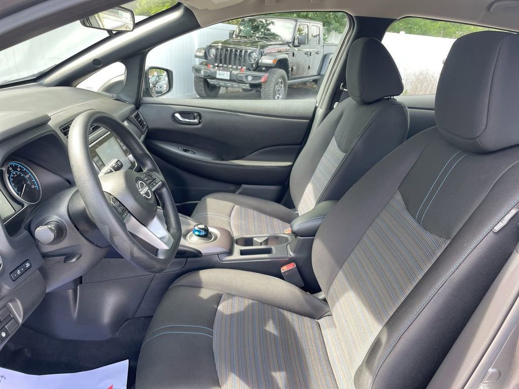 Used 2025 Nissan Leaf S image 21