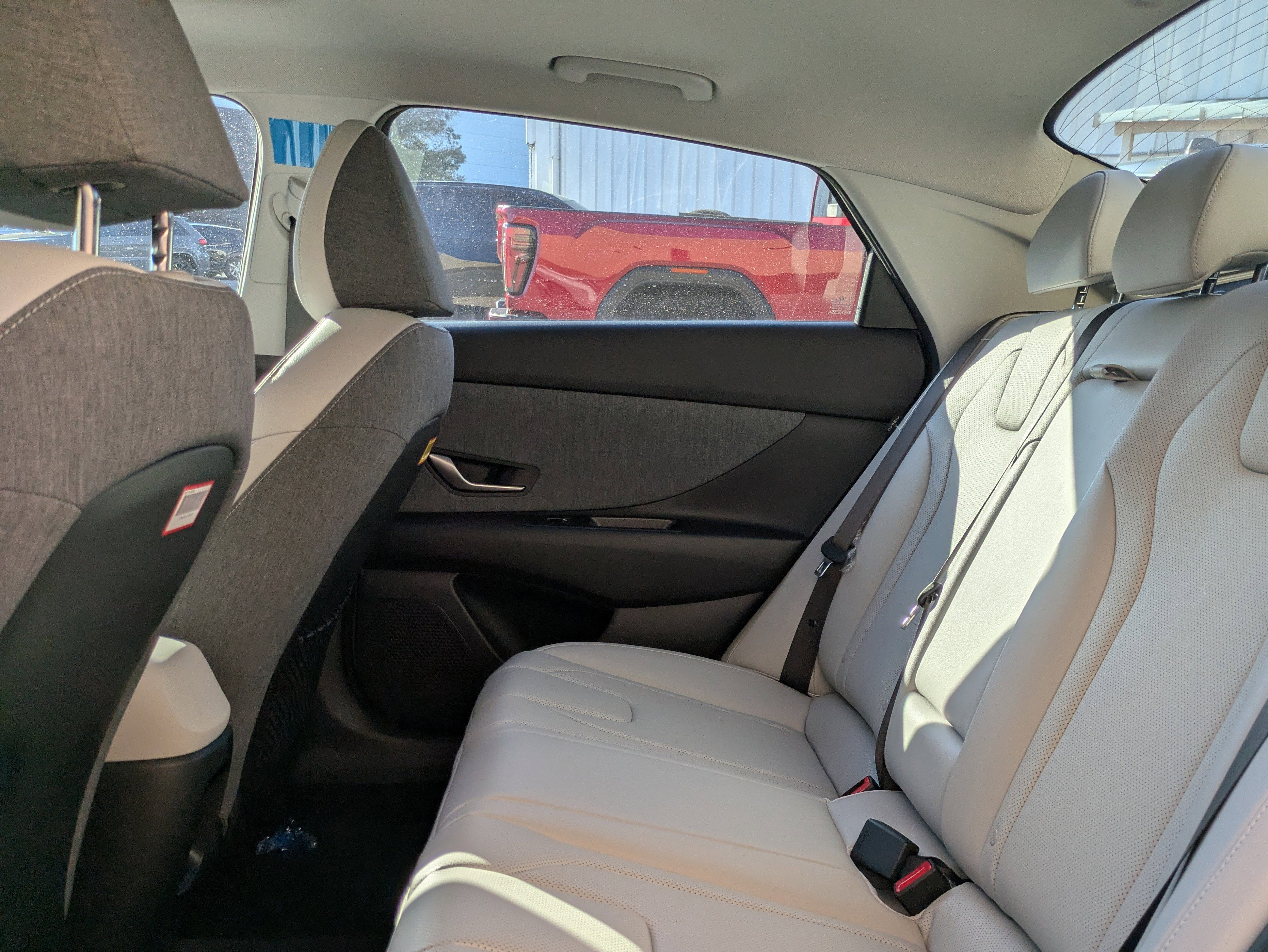 New 2026 Hyundai Elantra Limited image 18