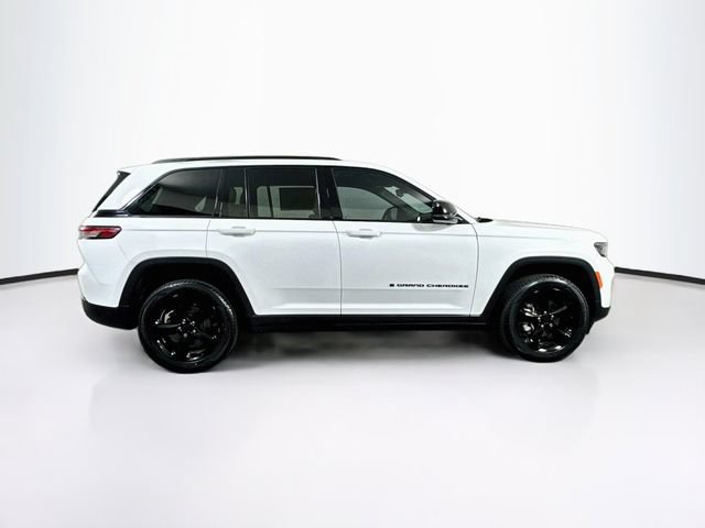Used 2023 Jeep Grand Cherokee Limited w/ Black Appearance Package AWD/4WD image 10