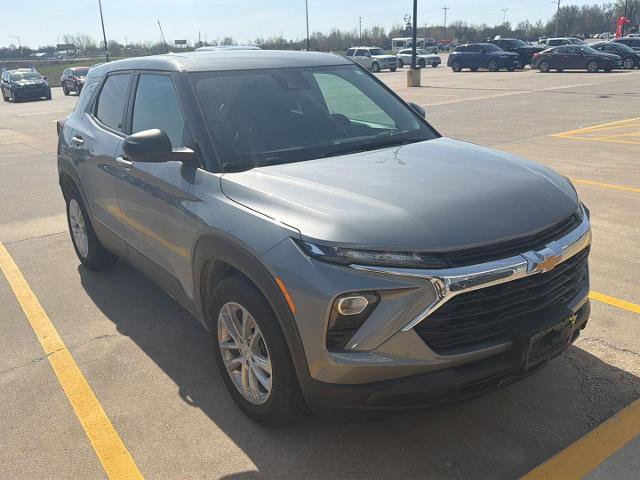 Used 2024 Chevrolet TrailBlazer LS w/ LS Convenience Package FWD image 2