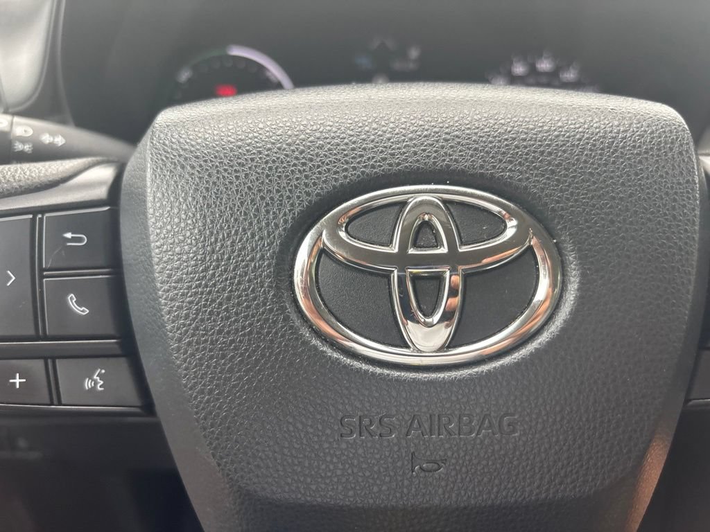 Used 2024 Toyota Sienna LE AWD/4WD image 10