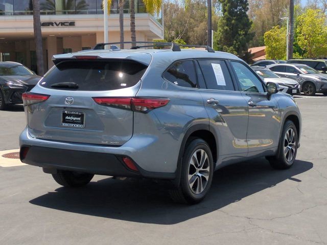 Used 2021 Toyota Highlander XLE AWD/4WD image 5