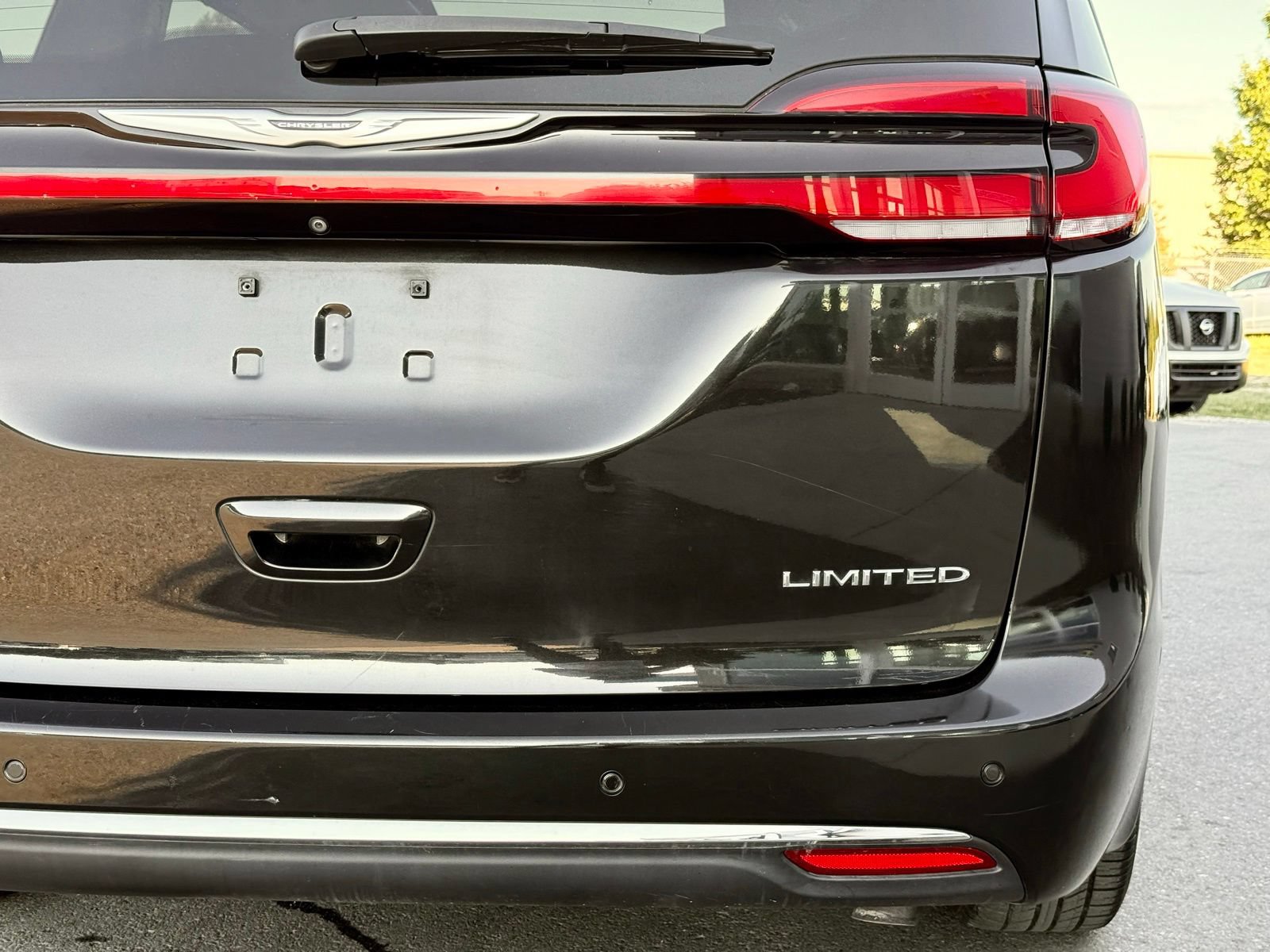 Used 2022 Chrysler Pacifica Limited FWD image 12
