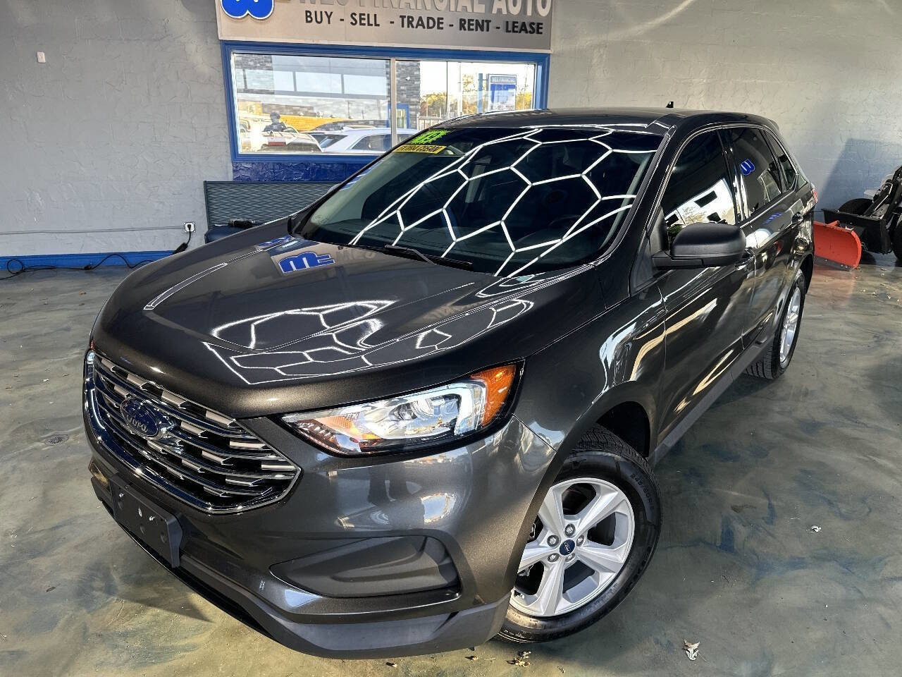 Used 2019 Ford Edge SE image 1