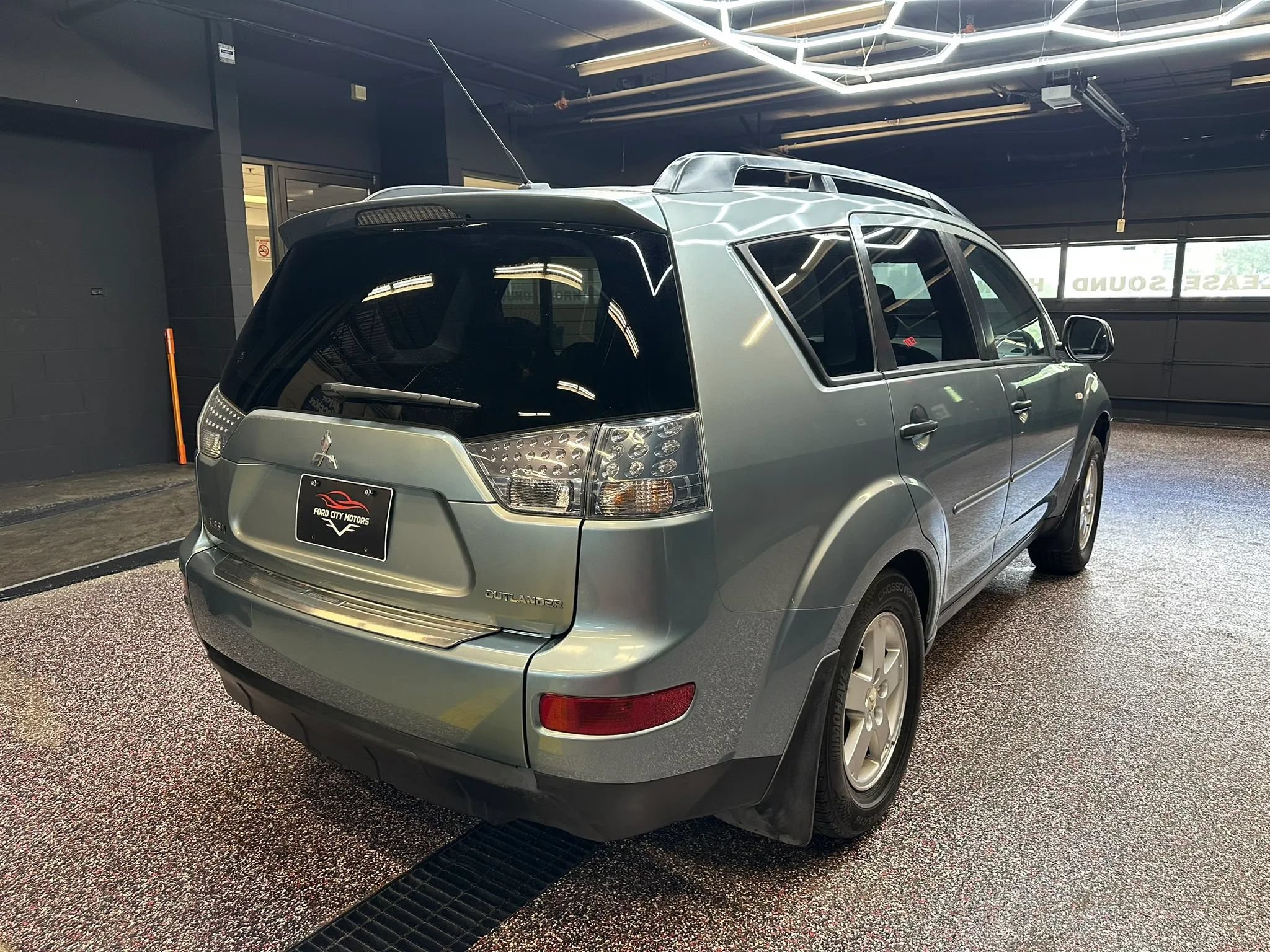 Used 2007 Mitsubishi Outlander LS AWD/4WD image 7